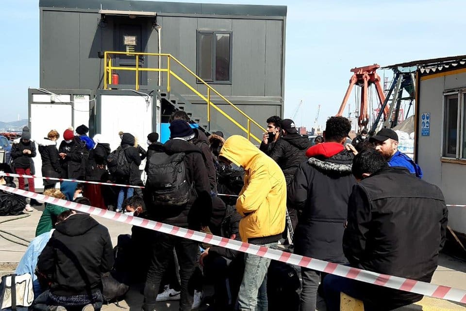 İzmir'in Aliağa il&ccedil;esinde İtalya'ya gidecek bir gemiye y&uuml;klenmesi planlanan konteynerda
