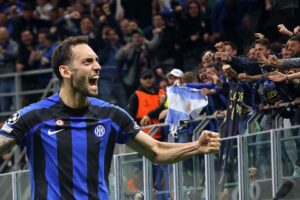 İki İtalyan devi Milan ve Inter, Giuseppe Meazza'da karşı karşıya