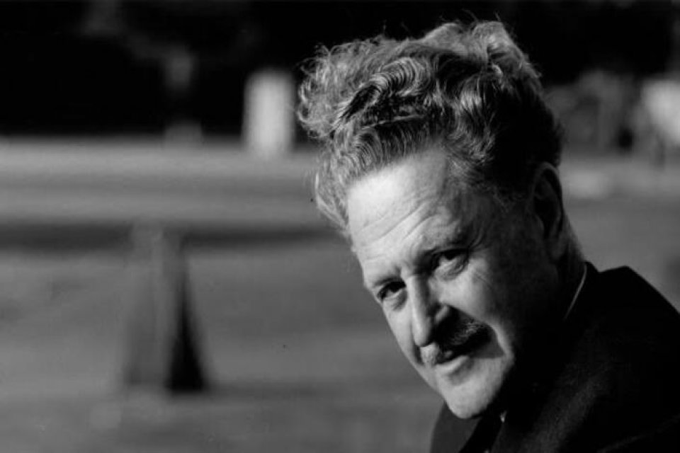 Usta Şair Nâzım Hikmet Ran’ın adını, Atatürk Kültür Merkezinin sahnesine