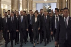 İYİ Parti'de aralarında İstanbul, İzmir ve Ankara'nın bulunduğu 15 ilde