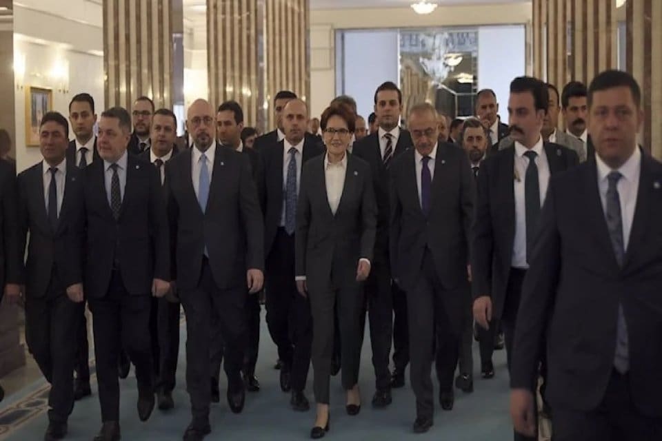 İYİ Parti'de aralarında İstanbul, İzmir ve Ankara'nın bulunduğu 15 ilde
