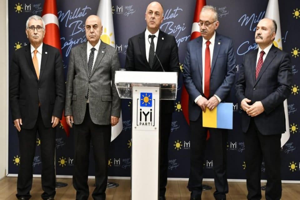 İYİ Parti Genel Başkanı Meral Akşener, dolar kurunun 13 TL'yi