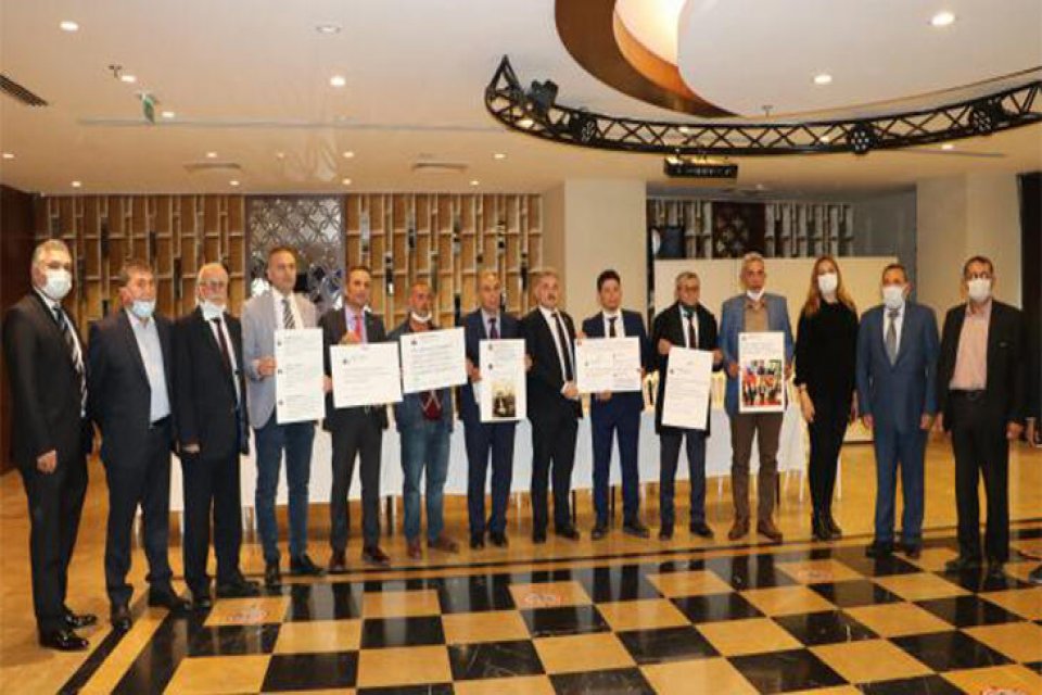 Adana'da İYİ Parti'nin il ve il&ccedil;e teşkilatlarından, aralarında kurucu &uuml;ye