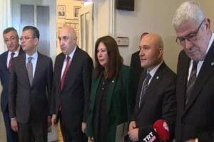 İYİ Parti'li milletvekilleri, T&uuml;rkiye B&uuml;y&uuml;k Millet Meclisi'nde (TBMM) AK Parti