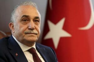 14 Mayıs'a sayılı g&uuml;nler kala partiler se&ccedil;im kampanyalarını s&uuml;rd&uuml;rmeye hem