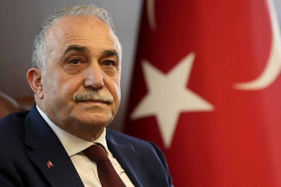 14 Mayıs'a sayılı g&uuml;nler kala partiler se&ccedil;im kampanyalarını s&uuml;rd&uuml;rmeye hem