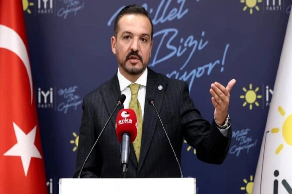 İYİ Parti S&ouml;zc&uuml;s&uuml; K&uuml;rşad Zorlu, se&ccedil;im tarihi tartışmalarıyla ilgili a&ccedil;ıklama