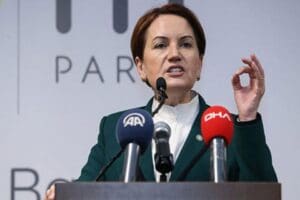 İYİ Parti lideri Meral Akşener, grup toplantısında partisinin yeni sistem