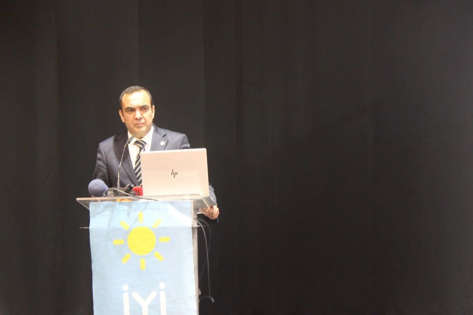 İYİ Parti İzmir Milletvekili adaylarını Selahattin Ak&ccedil;i&ccedil;ek K&uuml;lt&uuml;r Merkezi'nde d&uuml;zenlenen