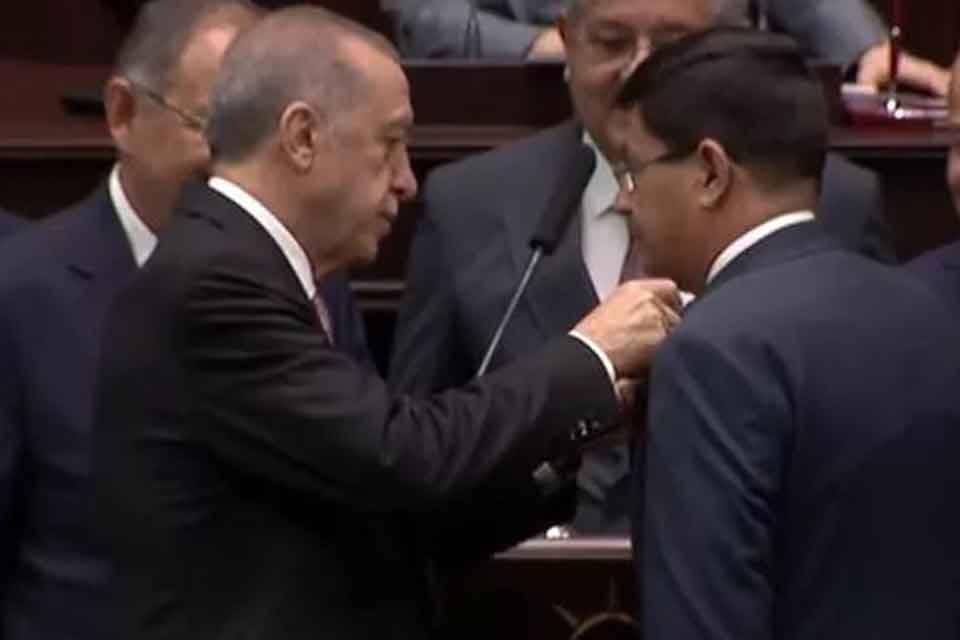 İYİ Parti'den ayrılan Nazilli Belediye Başkanı K&uuml;rşat Engin &Ouml;zcan AK
