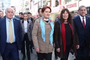 İYİ Parti Genel Başkanı Meral Akşener, İzmir'e gelerek partisinin mensuplarıyla