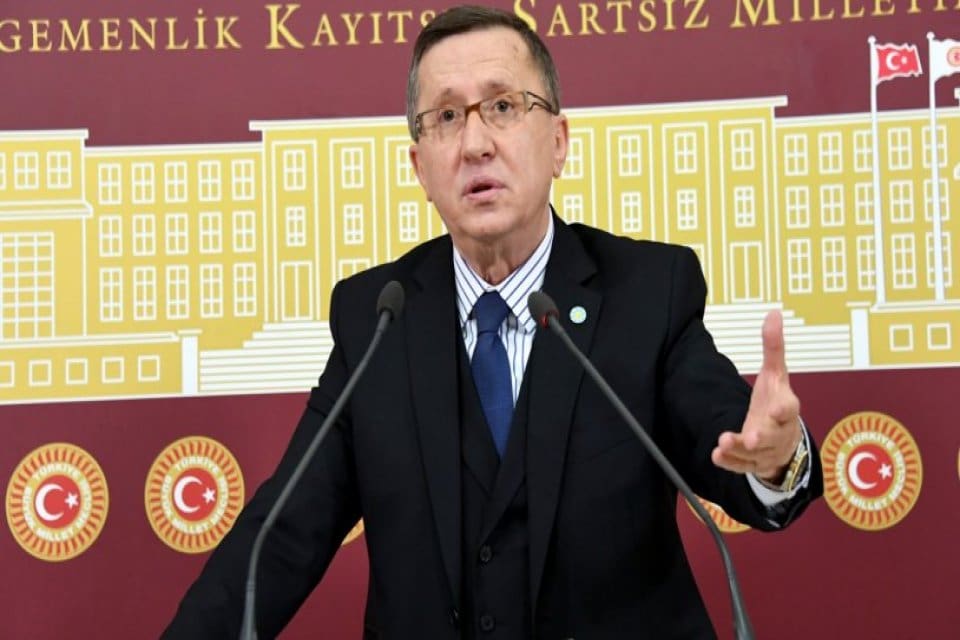 İYİ Parti, şehit yakını olduğu ileri s&uuml;r&uuml;len kişiye k&uuml;f&uuml;r eden
