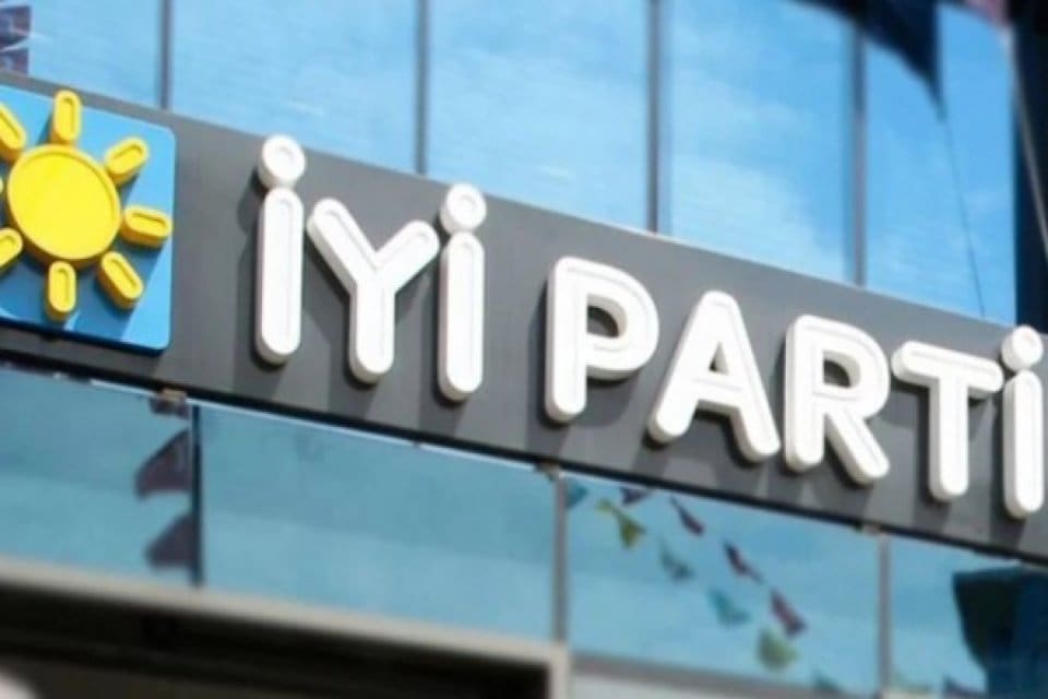 İYİ Parti milletvekillerinin, depremzedelerin ihtiya&ccedil;larının karşılanmasına destek i&ccedil;in birer maaşını