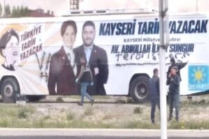 Kayseri'de İYİ Parti Milletvekili Adayı Abdullah İlker Sungur'un se&ccedil;im otob&uuml;s&uuml;ne