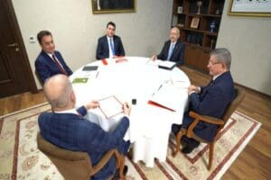 Saadet Partisi Genel Merkezi&rsquo;nde, saat 17.00&rsquo;da başlayan Millet İttifakı Liderler