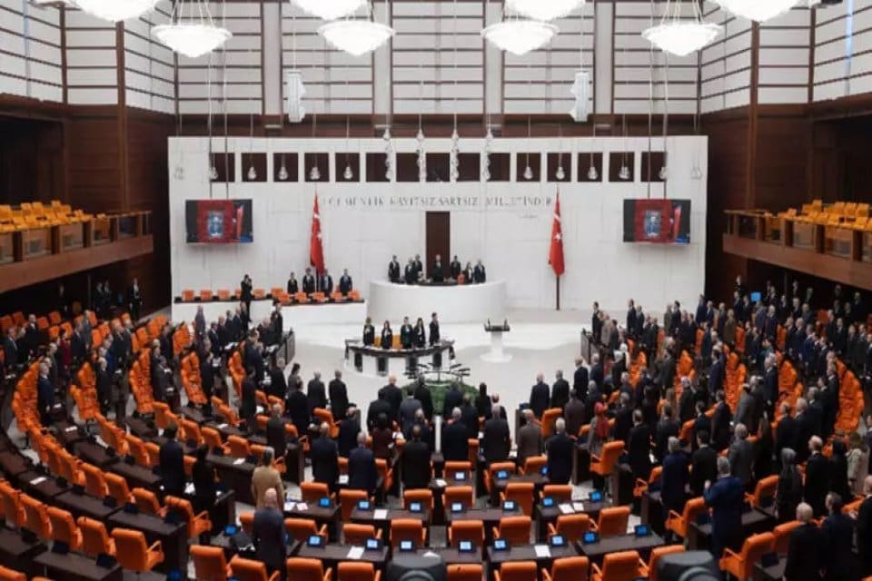 İyi Parti S&ouml;zc&uuml;s&uuml; K&uuml;rşat Zorlu, sığınmacı konusuna ilişkin haftaya Meclis'te