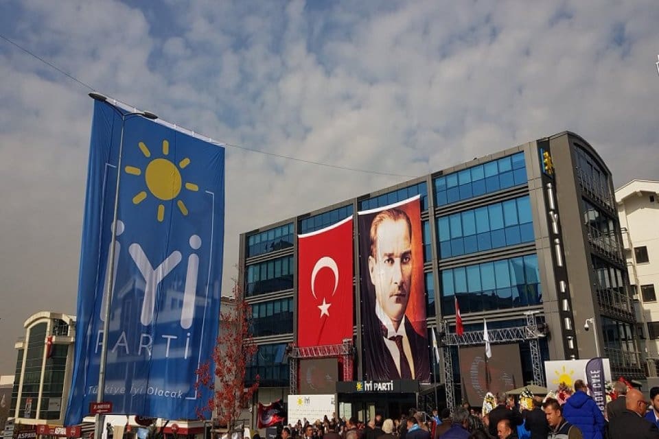 Samsun'da İYİ Parti Kavak teşkilatında toplu istifa yaşandı. Kavak il&ccedil;e
