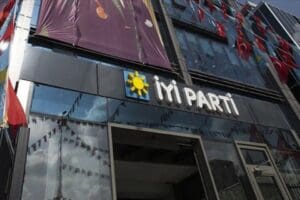 İYİ Parti Yozgat İl Başkanı Metin &Ouml;zışık, CHP'li G&uuml;rsel Tekin'in