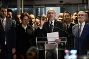 İyi Parti Genel Başkan Başdanışmanı ve İzmir Milletvekili&nbsp;Aytun &Ccedil;ıray,&nbsp;CHP'li iki