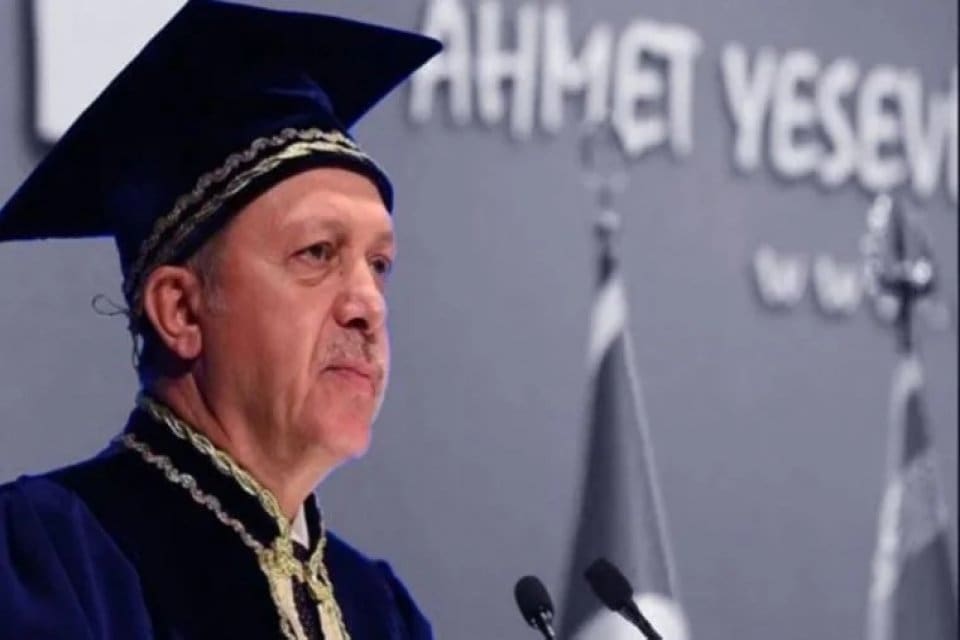 İyi Parti İzmir Milletvekili ve Meral Akşener&rsquo;in Başdanışmanı Aytun &Ccedil;ıray,