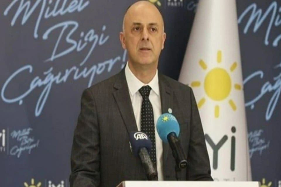 İYİ Parti Genel Başkan Yardımcısı &Uuml;mit &Ouml;zlale, &ldquo;Ger&ccedil;ekten CHP masayı