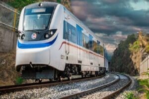 İzmir'de Aliağa ile Sel&ccedil;uk arasındaki 136 kilometrelik hat &uuml;zerinde raylı