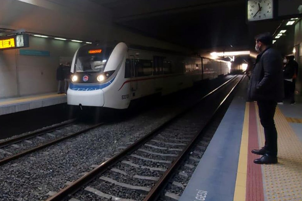 İzmir'in Buca ilçesindeki Şirinyer İZBAN durağında, trenin önüne atlayan Şehriban