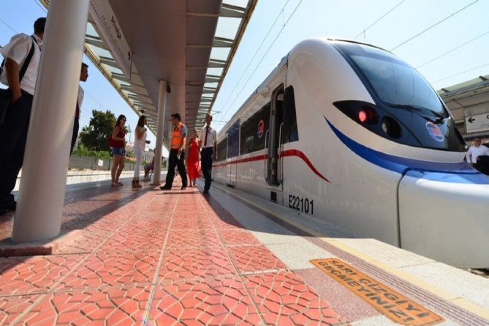 İZBAN, teknik bir sorun nedeniyle Alsancak ve Hilal istasyonlarından yolcu