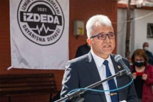 İZDEDA&nbsp;yaptığı yazılı a&ccedil;ıklamada Cumhurbaşkanı Erdoğan'a seslendi ve&nbsp;sosyal konut projesindeki avantajlı