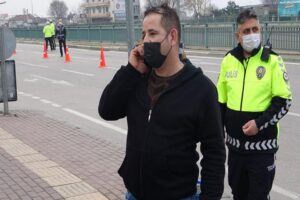 Bursa'nın Yıldırım ilçesinde Emre K. (35), sokağa çıkma kısıtlamasını ihlal