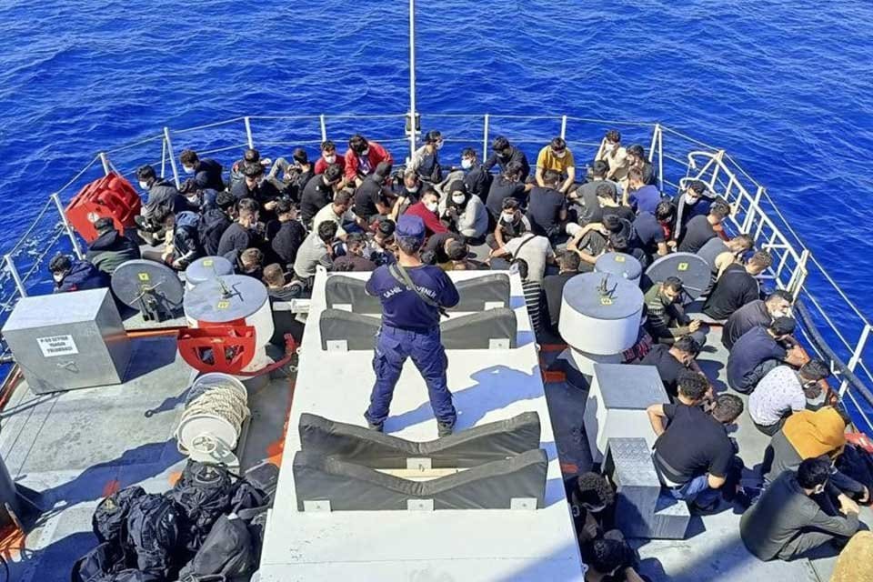 İzmir'in Seferihisar, Dikili ve &Ccedil;eşme il&ccedil;esinde, Yunanistan unsurlarınca T&uuml;rk kara