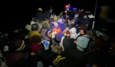 İzmir açıklarında 164 göçmen yakalandı, geri itilen 78 göçmen kurtarıldı