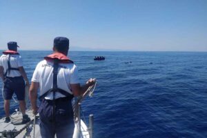 İZMİR'in Çeşme ve Dikili ilçesi açıklarında, Yunan unsurlarınca geri itilen