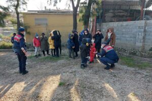 İzmir'in Urla ve Seferihisar ilçelerinde, jandarma ekiplerince yapılan operasyonlarda, 48