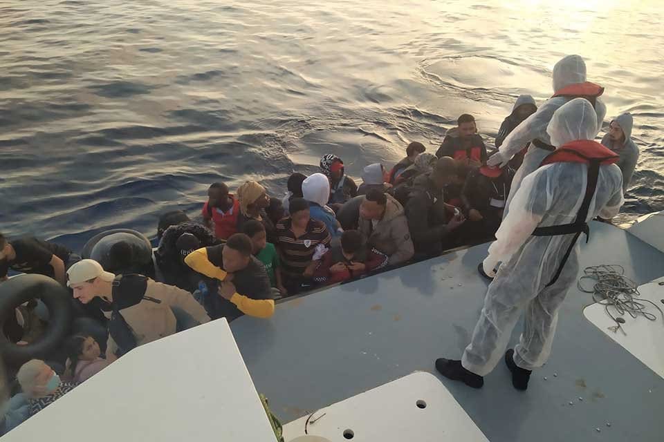 İzmir'in Seferihisar, Dikili ve &Ccedil;eşme il&ccedil;esi a&ccedil;ıklarında Yunanistan unsurlarınca T&uuml;rk