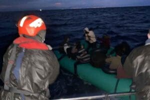 İZMİR'in &Ccedil;eşme ve Menderes il&ccedil;esi a&ccedil;ıklarında, Yunan unsurlarınca T&uuml;rk karasularına