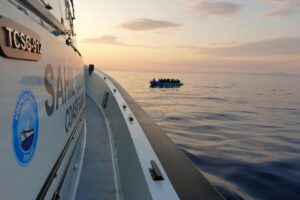 İzmir'de, Yunan unsurlarınca geri itilen toplam 212 kaçak göçmen kurtarıldı.