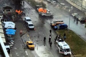 İzmir'de, polis memuru Fethi Sekin ve m&uuml;başir Musa Can'ın şehit