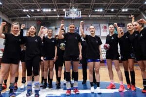 İzmir B&uuml;y&uuml;kşehir Gen&ccedil;lik ve Spor Kul&uuml;b&uuml; Hentbol Kadın Takımı cumartesi