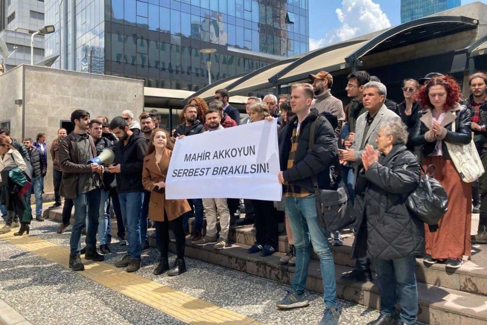 Tasarımcı Mahir Akkoyun&rsquo;un sosyal medya hesaplarından paylaştığı &ldquo;Pahalı mı geldi?