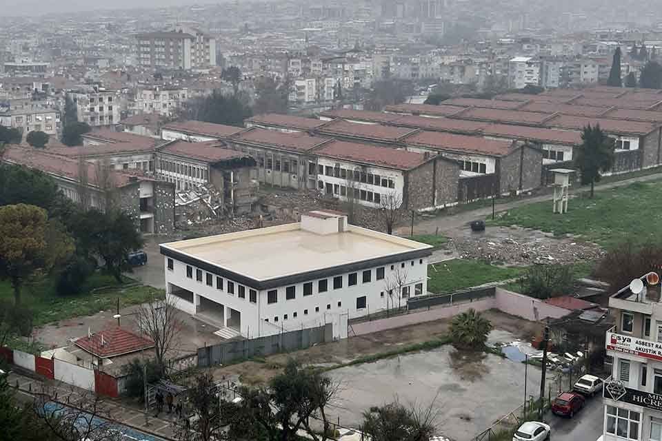İZMİR Barosu, 62 yıllık hizmet sonrası kapatılan ve yıkımına başlanan