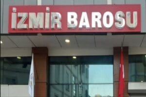 İzmir Barosu, Cumhuriyet Bayramı i&ccedil;in d&uuml;zenlenen y&uuml;r&uuml;y&uuml;ş i&ccedil;in Valilik tarafından