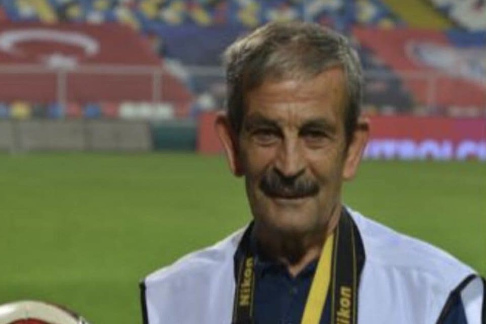 İzmir'in spor medyasının sevilen ismi Recep Doğan'ın vefatı t&uuml;m sevenlerini