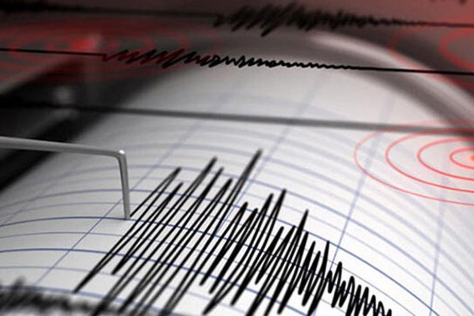 İzmir'in Seferihisar ilçesi açıklarında 3.9 büyüklüğünde deprem meydana geldi. Afet