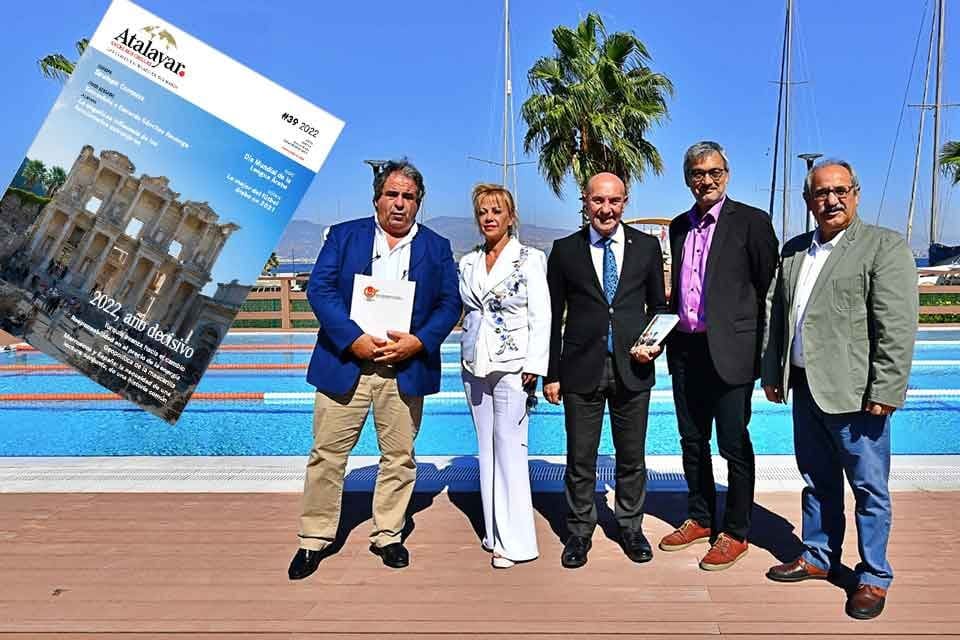İzmir B&uuml;y&uuml;kşehir Belediye Başkanı Tun&ccedil; Soyer&rsquo;in, İzmir&rsquo;in kabuğunu kırarak kenti