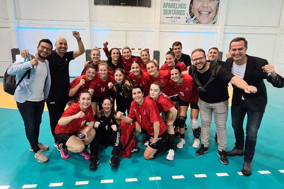 İzmir B&uuml;y&uuml;kşehir Belediyesi Gen&ccedil;lik ve Spor Kul&uuml;b&uuml; Kadın Hentbol Takımı,