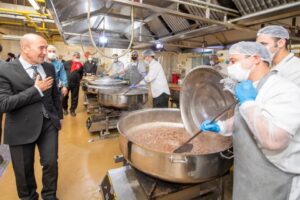 İzmir B&uuml;y&uuml;kşehir Belediyesi ekonomik krizin derinleştiği 2022&rsquo;de sosyal yardımlarını arttırarak