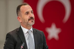 İzmir'de koku sorununun ve İzmir Körfezi'nin kirlenme sürecinin devam ettiğini,