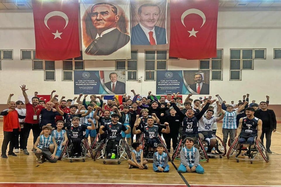 İzmir&nbsp;B&uuml;y&uuml;kşehir Belediyesi Gen&ccedil;lik ve Spor Kul&uuml;b&uuml; tekerlekli sandalye basketbol takımı,