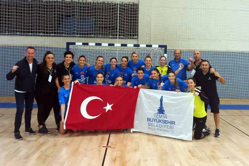 İzmir B&uuml;y&uuml;kşehir Belediyesi Gen&ccedil;lik ve Spor Kul&uuml;b&uuml; Hentbol Kadın Takımı,